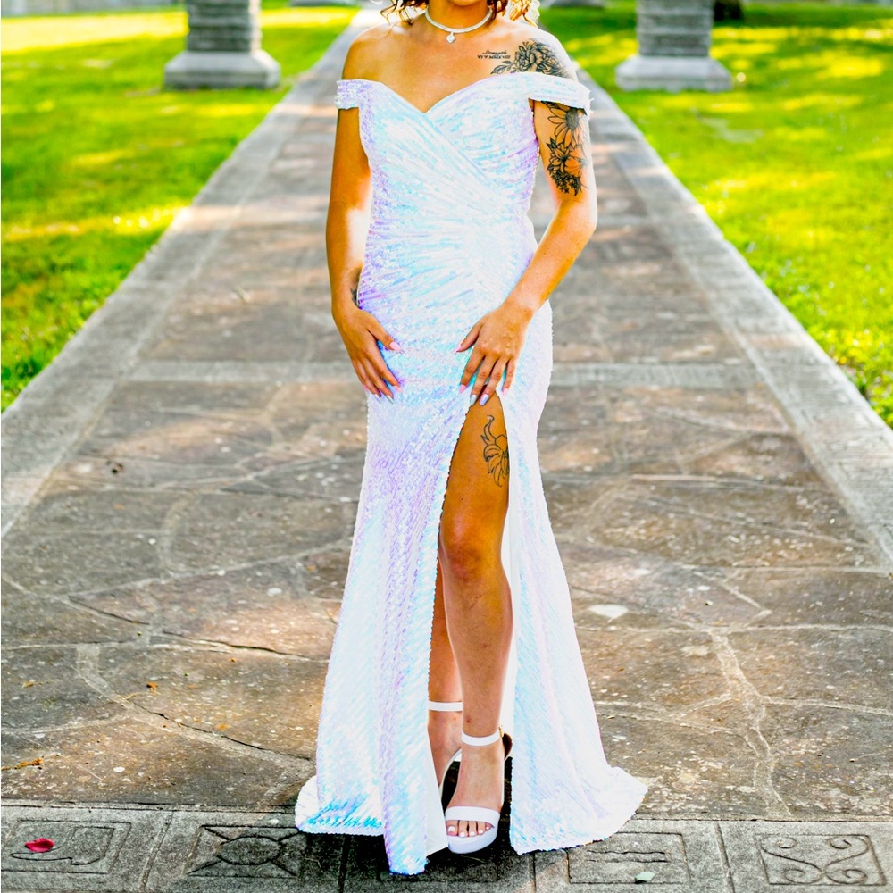 White iridescent da Vinci prom dress